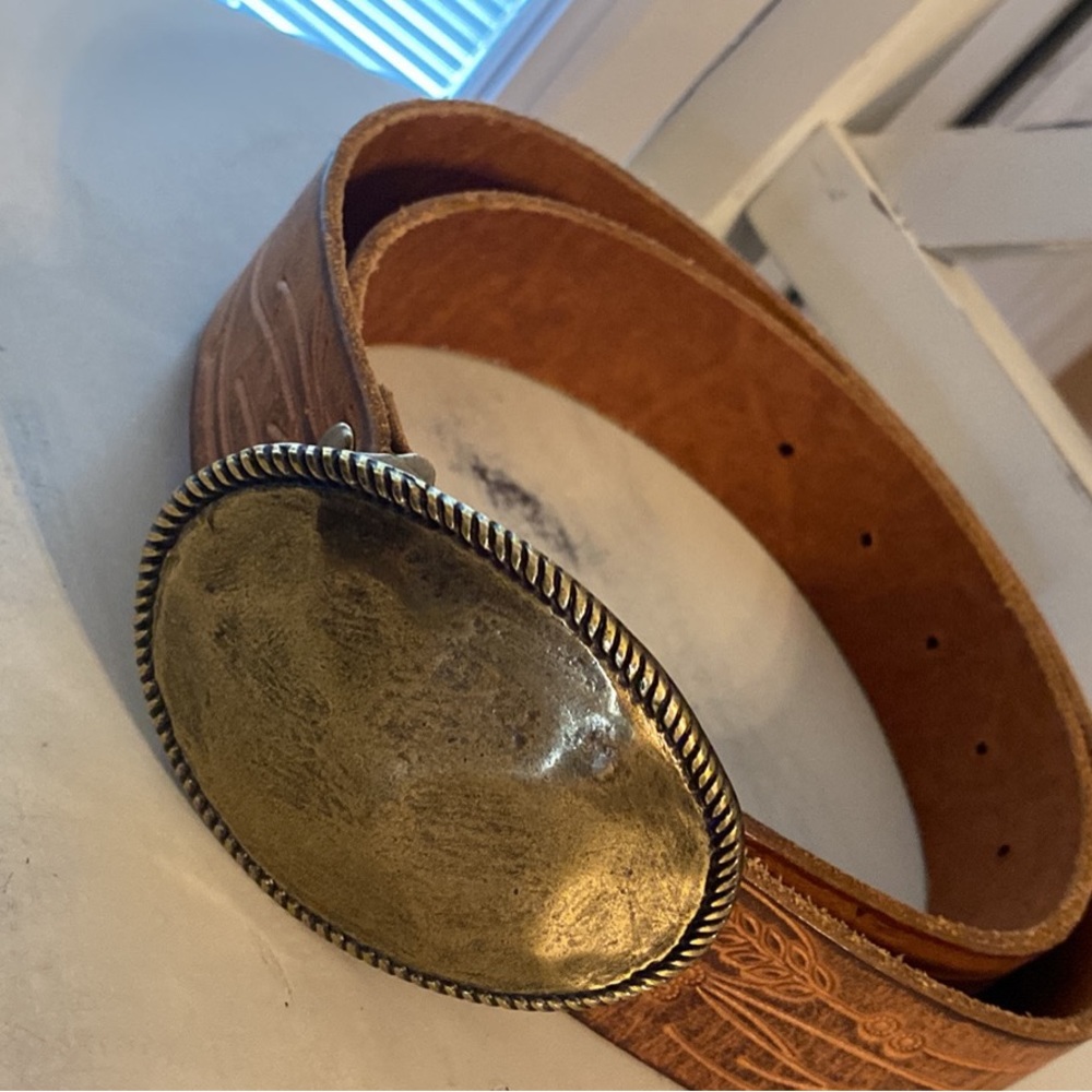 Eddie Bauer Vintage tan western engraved belt with brass buckle size Small